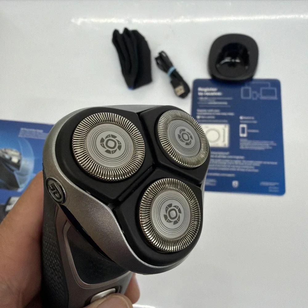 Philips Norelco Shaver 3900 Wet & Dry Electric Shaver S3212/82